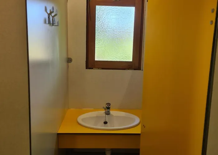 Les Guinguette مكان تخييم