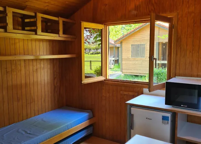 Les Guinguette مكان تخييم