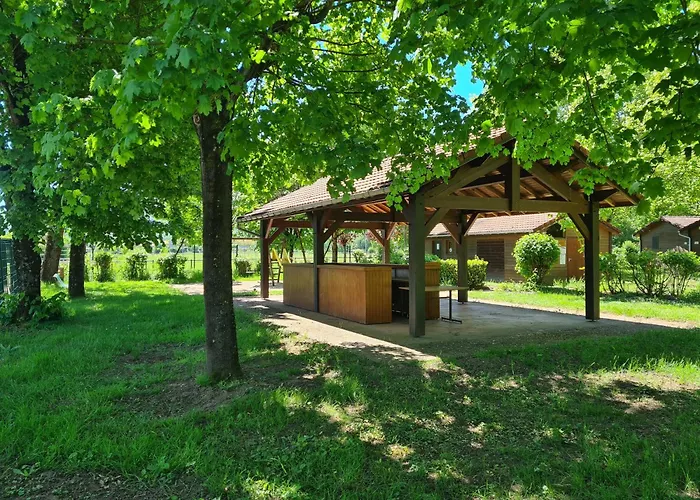 Les Guinguette مكان تخييم Capdenac-Gare
