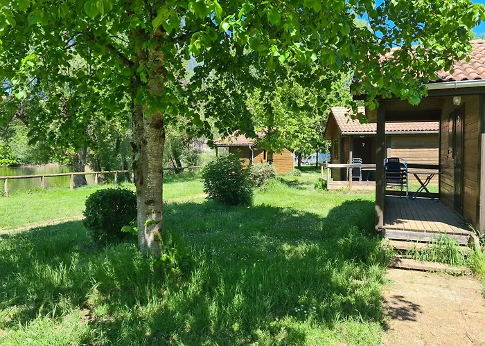 Les Guinguette مكان تخييم